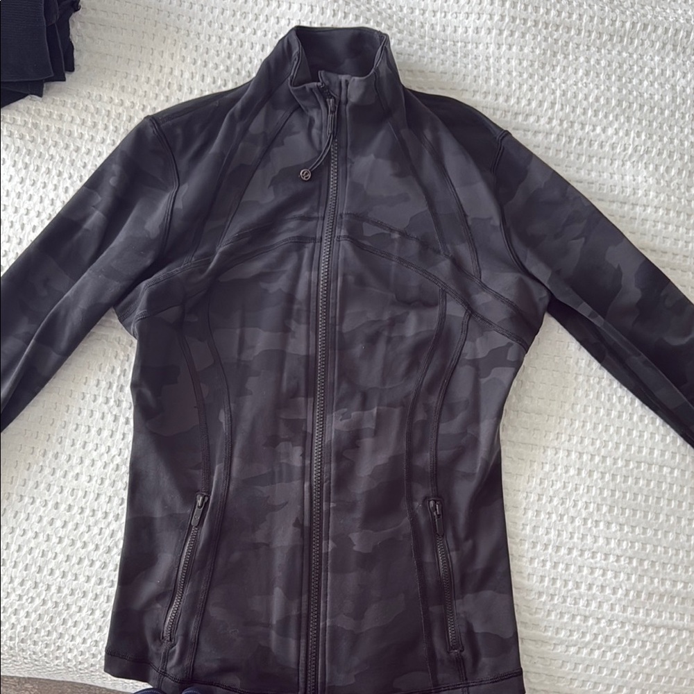 Lululemon define jacket size 8 Black Camouflage Zip-Up Jacket
